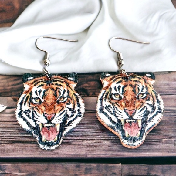 Roar with Style: NWT Tiger Earrings – Bold Animal Jewelry for Fashionistas! - Picture 1 of 5